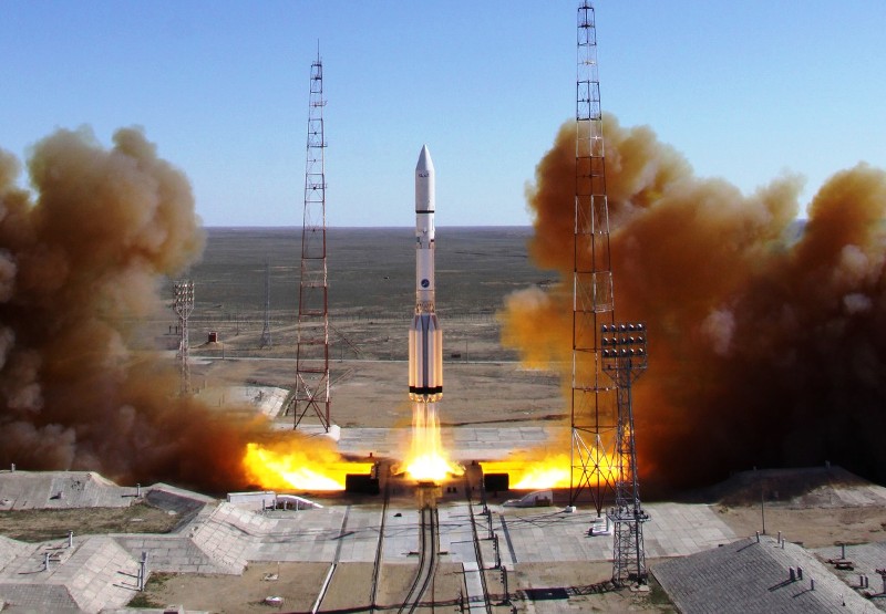 (FILES) A file picture taken on April 28, 2014 shows a Russian-built Proton rocket with Russian relay satellite Luch-5V and the Kazakh communication satellite KazSat-3 aboard blasting off from a launch pad in the Russian leased Kazakhstan's Baikonur cosmodrome. Russia on May 16, 2015 lost a Mexican satellite on launch just hours after a glitch with a manoeuvre involving the International Space Station, the latest in a string of embarrassing failures for its troubled space programme. AFP PHOTO, Image: 192179311, License: Rights-managed, Restrictions: , Model Release: no, Credit line: Profimedia, AFP