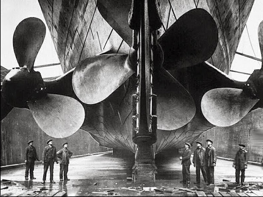 7. Propeleri čuvenog Titanika, pred polazak na svoj prvi i poslednji put 1911. godine.
