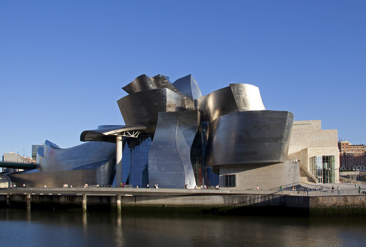 Gugenhajm, muzej moderne umetnosti u Španiji - Smešten pored reke Nervion, u gradu Bilbao, sagrađen je u industrijskom delu grada. U kategoriji je najboljih građevina 20. veka. Arhitekta Frank Geri težio je „zdanju sa jakim identitetom“, kako je sam naveo. Stalna postavka muzeja sastoji se od raznovrsnih elektronskih formi. U kompleksu muzeja postoji i restoran u kome se služe baskijska nacionalna jela.